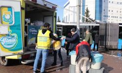 Şanlıurfa Haliliye"de Kar Yağışında Hem Yol Açıldı Hem Sofralar Isındı!