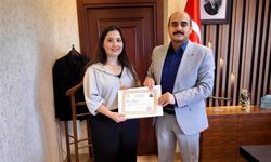 Kaymakam Altınöz’den Dr. Ilgın’a Başarı Belgesi