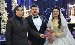 AK Parti Şanlıurfa Milletvekili Asuman Yazmacı, Genç Çiftin Nikahına Katıldı!