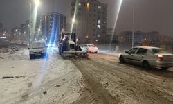 Şanlıurfa Karaköprü Belediyesi’nden Kar Yağışına Karşı Tam Kadro Mesai!