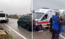 Feci Kaza! Ambulans ile İşçi Servisi Kafa Kafaya Çarpıştı: 11 Kişi Yaralı, Yol Kan Göle Döndü!