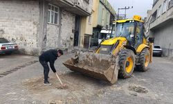 Şanlıurfa’da Yağışın Taşıdığı Toprak Temizleniyor