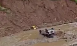 Şanlıurfa Karaköprü’de Otomobil Dereye Uçtu!