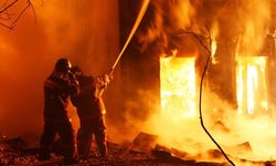 Şanlıurfa’da Evde Çıkan Yangına Ekipler Müdahale Ediyor
