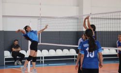 Karaköprü’de Voleybol Heyecanı Devam Ediyor