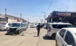 Şanlıurfa Harran’da İki Aracın Çarpıştığı Kazada Maddi Hasar Oluştu