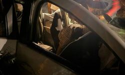 Şanlıurfa’da Kamyona Arkadan Çarpan Otomobil Hurdaya Döndü: 3 Yaralı