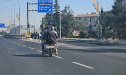 Şanlıurfa’da Pes Dedirten Görüntü: Aynı Motosiklette 3 Kişi Kasksız Yolculuk Yaptı