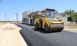 Şanlıurfa Hilvan'da sıcak asfalt seferberliği sürüyor