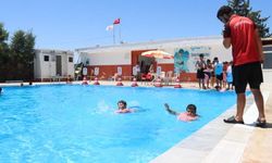 Şanlıurfa'da 9 Ücretsiz Yüzme Havuzu Vatandaşların Hizmetinde