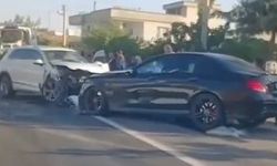 Şanlıurfa’da iki lüks otomobil çarpıştı: 3 yaralı