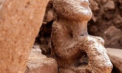 Şanlıurfa Karahantepe’de 11 Bin Yıllık Heykel Bulundu
