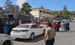 Şanlıurfa’da Deprem Sonrası Aileler Çocuklarını Almak İçin Okullara Koştu