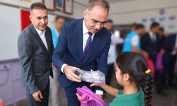 Şanlıurfa Eyyübiye’de Öğrencilere Çanta Ve Kırtasiye Desteği