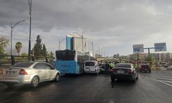 Şanlıurfa’da Belediye Otobüsü Ve Çok Sayıda Araç Birbirine Girdi