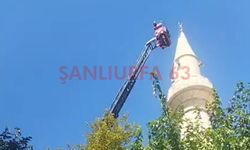 Şanlıurfa’da Deprem Tarihi Caminin Minaresine Zarar Verdi
