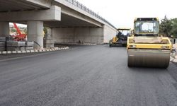 Şanlıurfa’da Katlı Köprülü Kavşağın Alt Yolları Asfaltlanıyor