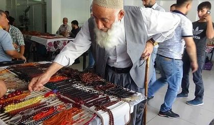 Bu Tespihleri Ev ve Araba ile Takas Ediyorlar