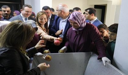 Özyavuz Nar Sıkma Tesisi Açılışına Katıldı