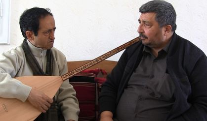 Şanlıurfa'da 40 yıldır ozanlık yapıyor