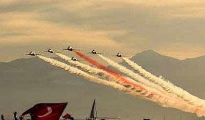 Türk Yıldızları Şanlıurfa'daki gösterisi büyüledi