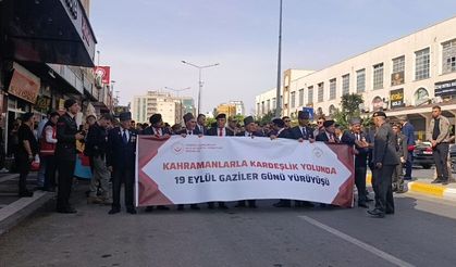 Vali Hasan Şıldak Şanlıurfa’da gaziler için yürüdü: “Birlik içindeyiz, bütünlük içindeyiz”