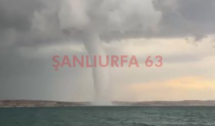 Şanlıurfa’da Atatürk Barajı Gölü Üzerinde Dev Hortum Oluştu