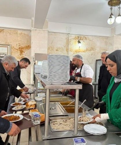 Viranşehir Belediyesi Halk Lokantası İlk Gününde Yoğun İlgi Gördü
