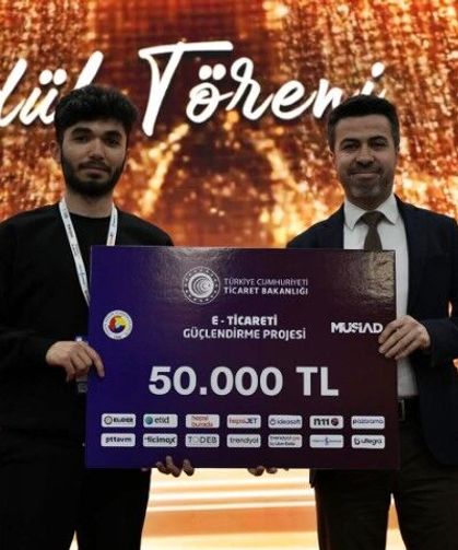 Harran Üniversitesi Öğrencileri E-Ticaret Projesinde Derece Elde Etti