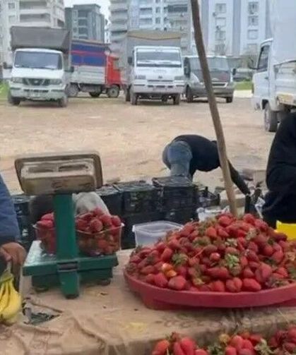 Şanlıurfa Pazarlarında Etiketler Cep Yakıyor: Karpuz Dilimle Satışa Düştü