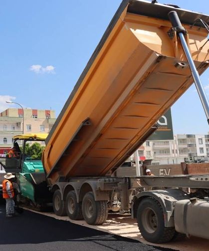Viranşehir Uğur Boran Caddesi Sıcak Asfaltla Baştan Sona Yenilendi