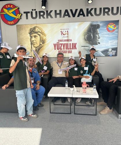 TEKNOFEST’te Şanlıurfa’nın Minik Havacılık Meraklıları THK Standında