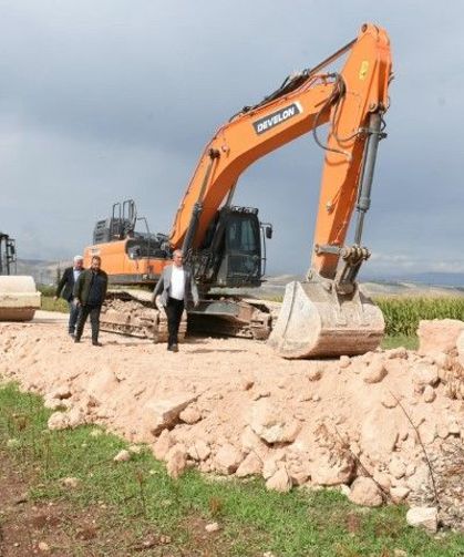 Şanlıurfa Hilvan’da Çukurlarla Anılan 18 Kilometrelik Yol Yenileniyor