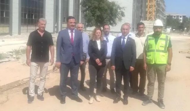 Şanlıurfa Valisi Hasan Şıldak, Harran Üniversitesi'nde devam eden yeni yatırım ve projeleri yerinde inceleyerek yetkililerden bilgi aldı!