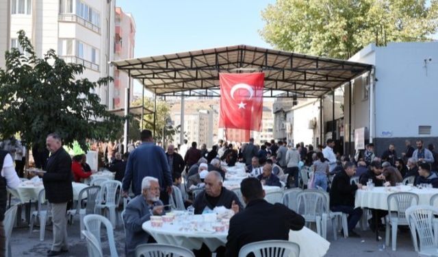 Karaköprü'de Et, Pilav ve Zerde Eşliğinde Ali Baba Hayratı Gerçekleşti!