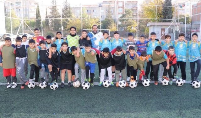 Kış Spor Okullarıyla Haliliye"de Futbola Büyük İlgi!