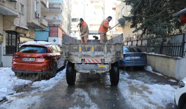 Şanlıurfa Haliliye’de Kar Alarmı: Belediye Ekipleri 7/24 Sahada!
