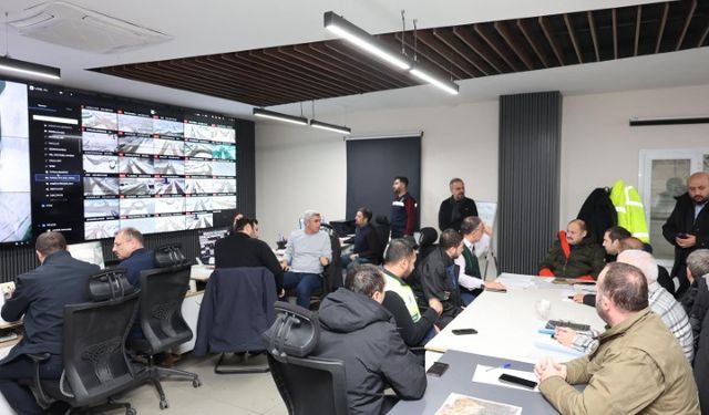 Şanlıurfa’da Kar Seferberliği: Büyükşehir Ekipleri 3 Vardiya Sahada!