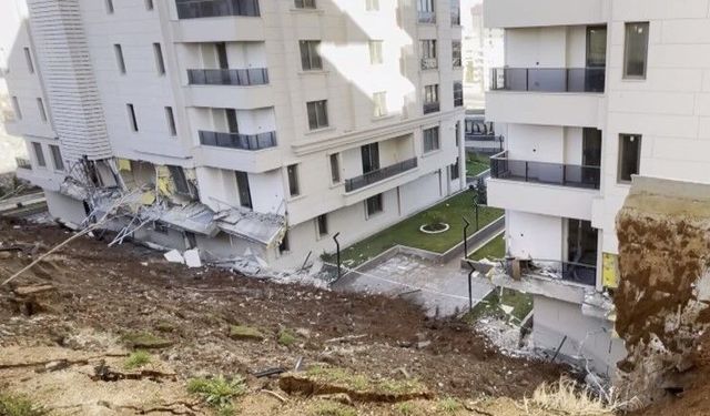 Karaköprü’de İstinat Duvarı Devrildi, 4 Daire Hasar Gördü!