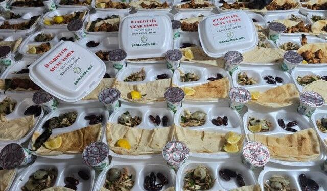 Şanlıurfa İHH’den Ramazan’da İhtiyaç Sahiplerine Sıcak Yemek Desteği