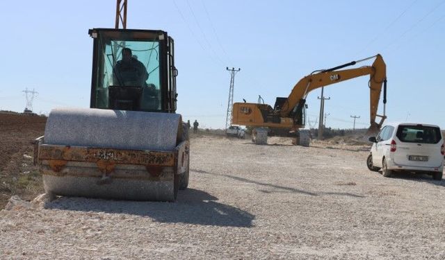Şanlıurfa’da 14 Kilometrelik Kırsal Yol Sıcak Asfaltla Yenileniyor!