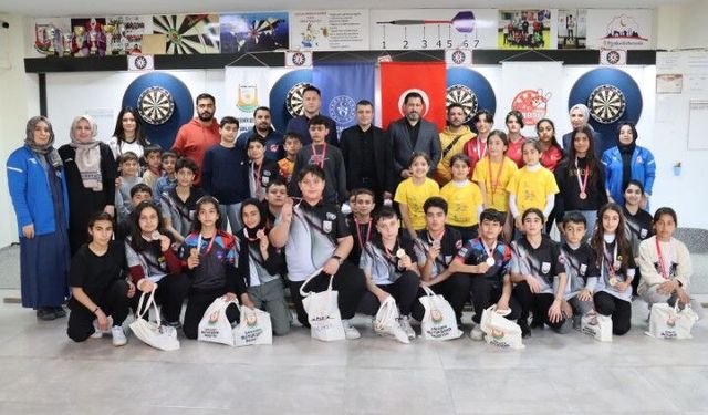 Şanlıurfa’da Dart Heyecanı: 85 Öğrenci Yarıştı, Dereceye Girenler Ödüllendirildi