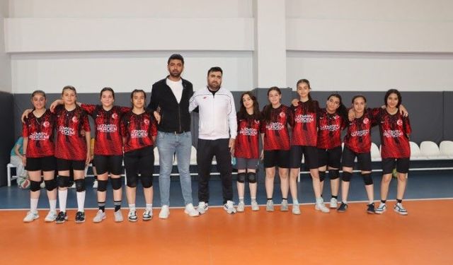 Karaköprü’de 32 Okulun Katıldığı Voleybol Turnuvası Start Aldı