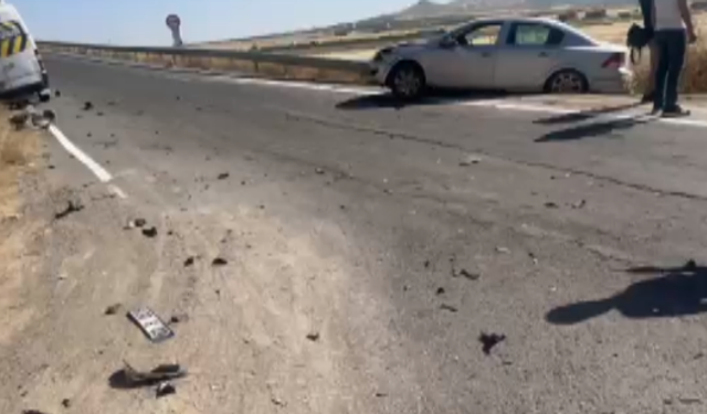 Şanlıurfa–Diyarbakır Yolunda Ulaşım Aksadı: 3 Araç Çarpıştı