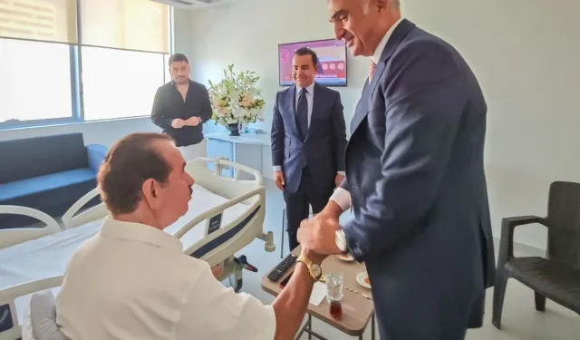 İbrahim Tatlıses'e Moral Ziyareti! Bakan Ersoy Sağlık Durumu Hakkında Bilgi Aldı
