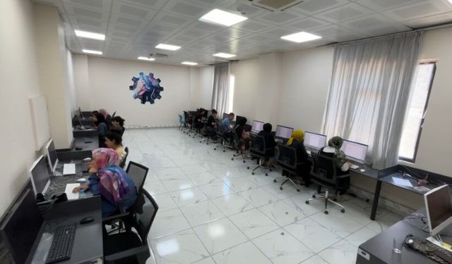 Eyyübiye'de Yaz Kurslarına Yoğun İlgi: Çocuklar Bilgisayar Öğreniyor