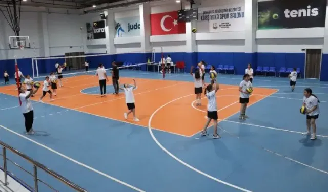 Şanlıurfa'da Kız Çocuklarından Voleybol Kursuna Yoğun İlgi