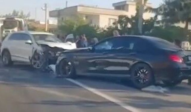 Şanlıurfa’da iki lüks otomobil çarpıştı: 3 yaralı