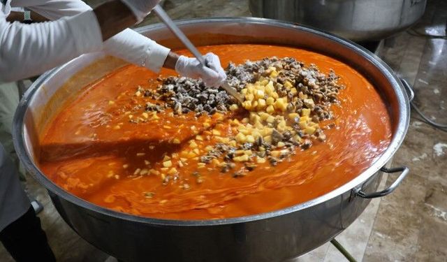 Haliliye Belediyesi’nden binlerce vatandaşa sıcak yemek desteği