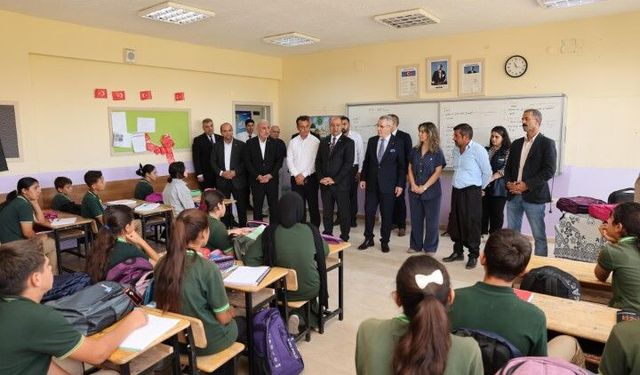Şanlıurfa’da Karaköprü Belediyesi’nden 400 Öğrenciye Kırtasiye Desteği